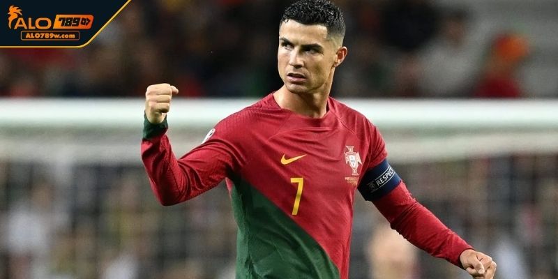 Mức lương kỷ lục của top 5 cầu thủ nhận lương cao nhất thế giới Cristiano Ronaldo